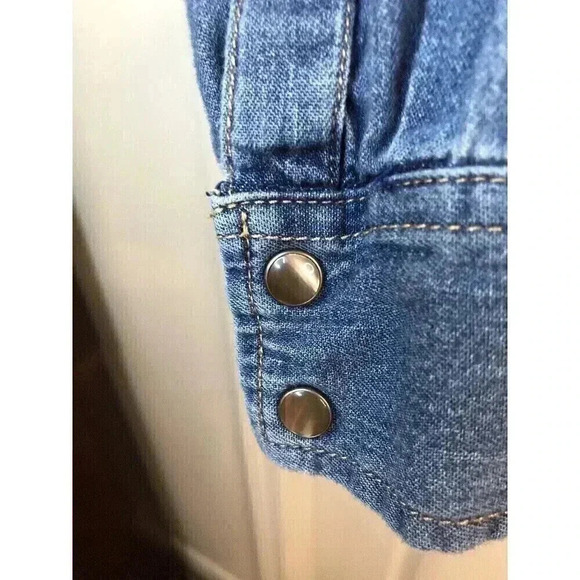 Gap Women’s Large Blue Jean Pearl Snap Shirt Studded Logo L/S Pockets - Picture 5 of 6